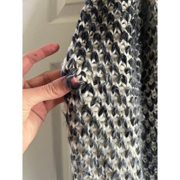 Old Navy Knit Infinity Scarf - Picture 3 of 3